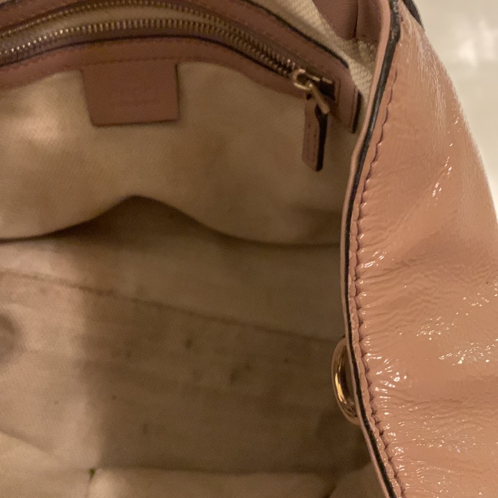 Patent leather Gucci Soho. The measurements are about: 9” tall, 13” wide and 5” - Picture 2 of 7